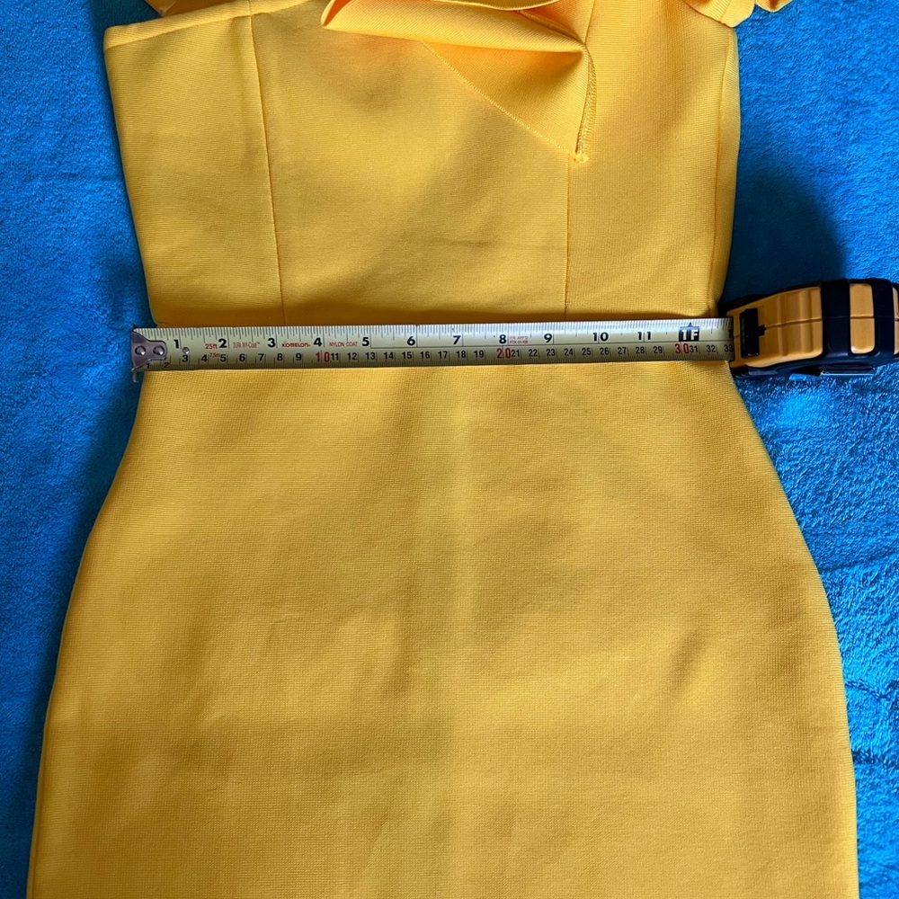 Yellow one shoulder bodycon dress 💛🌟 - Picture 12 of 16